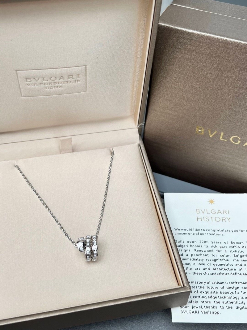 Bv1g*ai necklaces